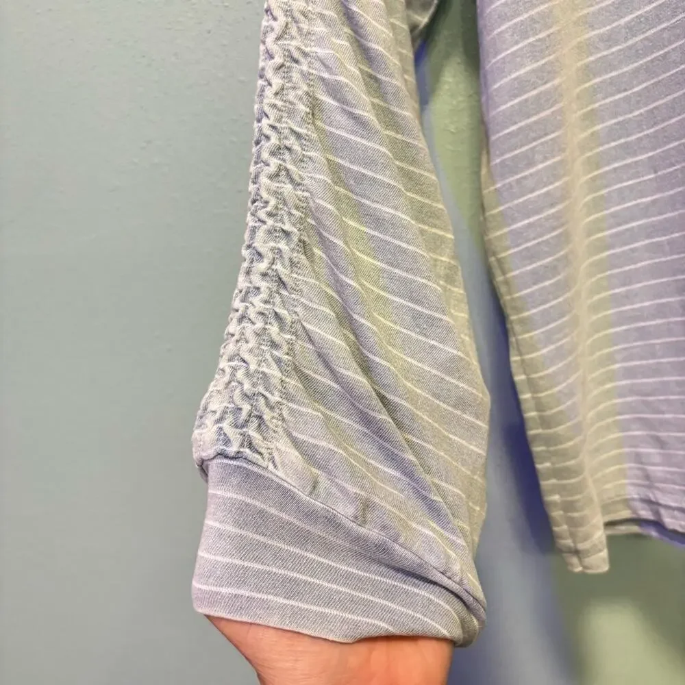 ⭐️ 3/$21 ⭐️Jane and Delancey Blue Stripe Relaxed Long Ruched Sleeve Top Size M - Picture 2 of 6